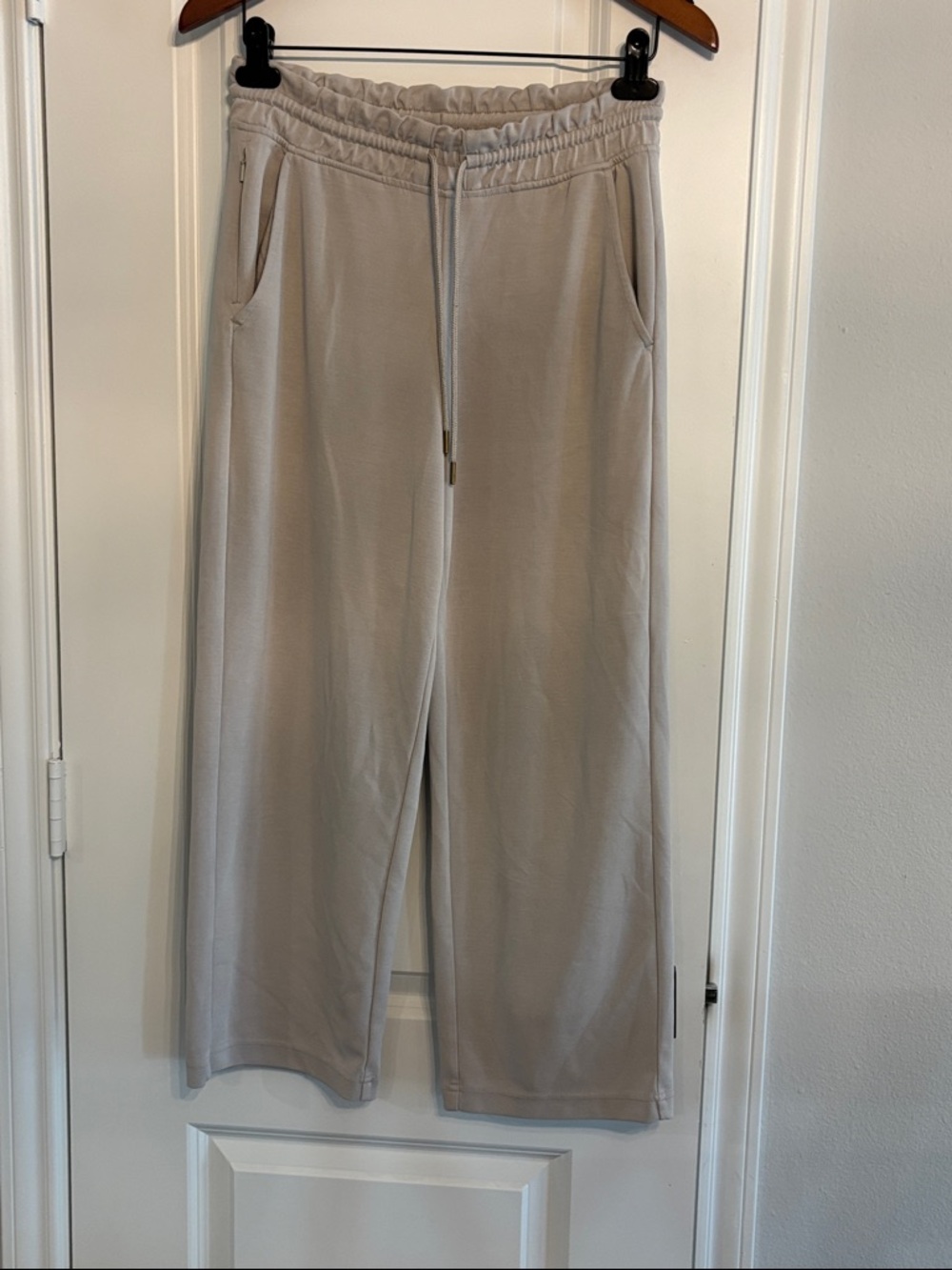 Athleta Women’s Seasoft Wide-Leg Drawstring ankle pants — Light Taupe - Small